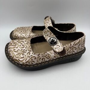 Ingaro Jane Mary Jane Shoes Womens 6.5 Cream Gold Embossed Scroll Slip Resistant